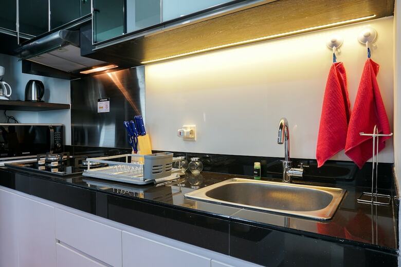 Modern 2br Apartment At Citra Lake Suites