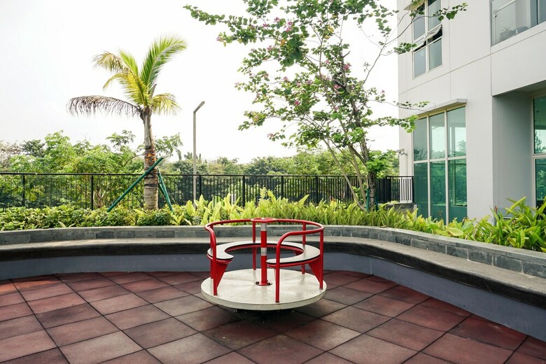 Modern 2br Apartment At Citra Lake Suites