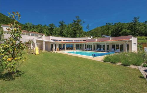 Four-bedroom Holiday Home In Veprinac