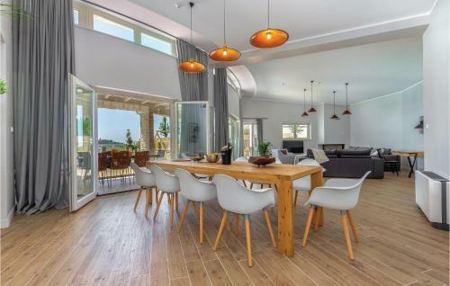Four-bedroom Holiday Home In Veprinac