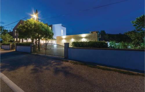 Two-bedroom Apartment In Veli Rat