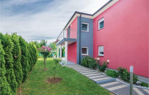 Two-bedroom Apartment In Viskovo