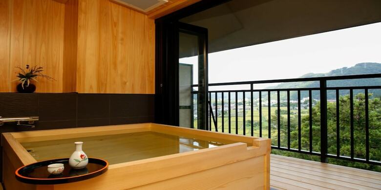 Yamanaka Spa Hanatsubaki