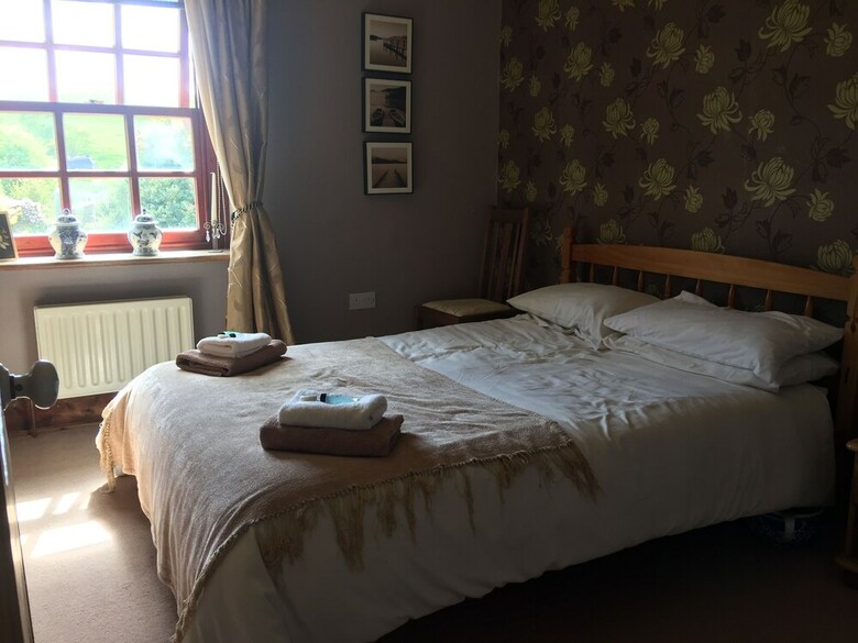 Bed & Breakfast Belhuish Farmhouse