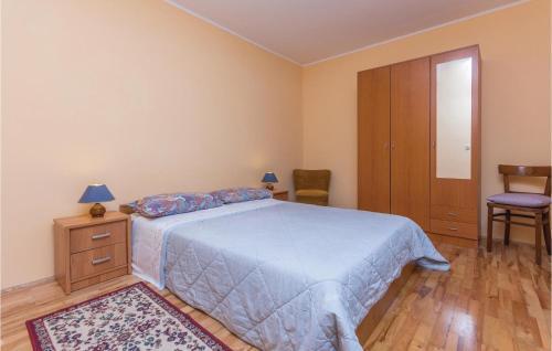 Two-bedroom Apartment In Umag