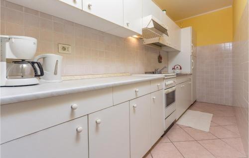 Two-bedroom Apartment In Umag