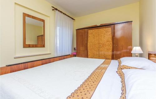 Two-bedroom Apartment In Umag