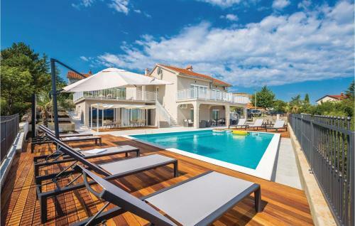 Five-bedroom Holiday Home In Polje