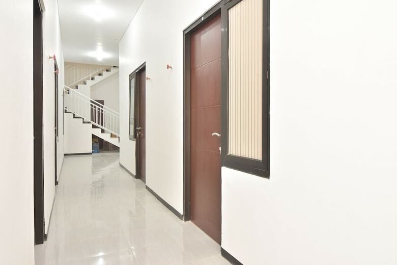 Hostal Oyo 1060 Rungkut Mejoyo Selatan