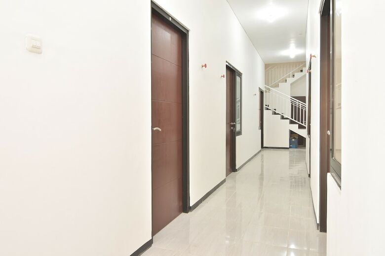 Hostal Oyo 1060 Rungkut Mejoyo Selatan