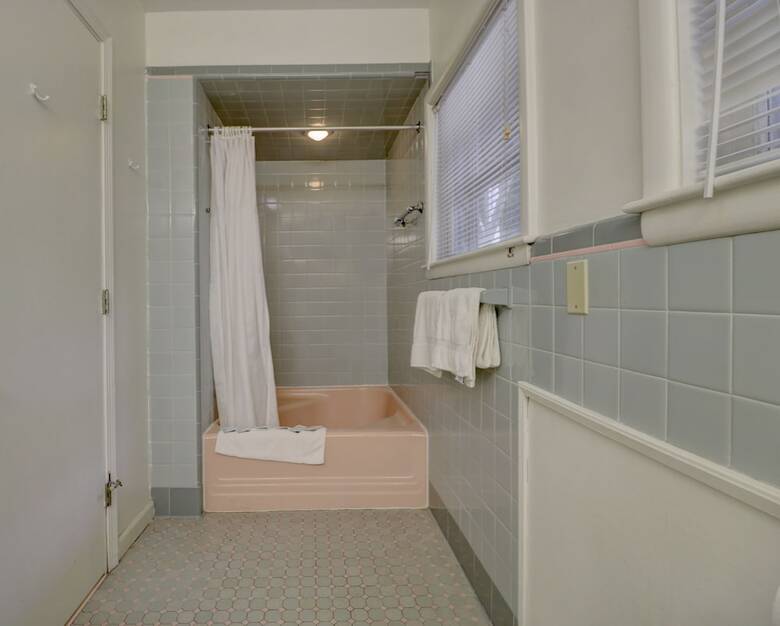 Motel Hamilton Village Inn