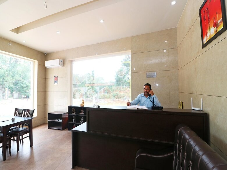 Hotel Oyo 44370 Vaikunth Resort