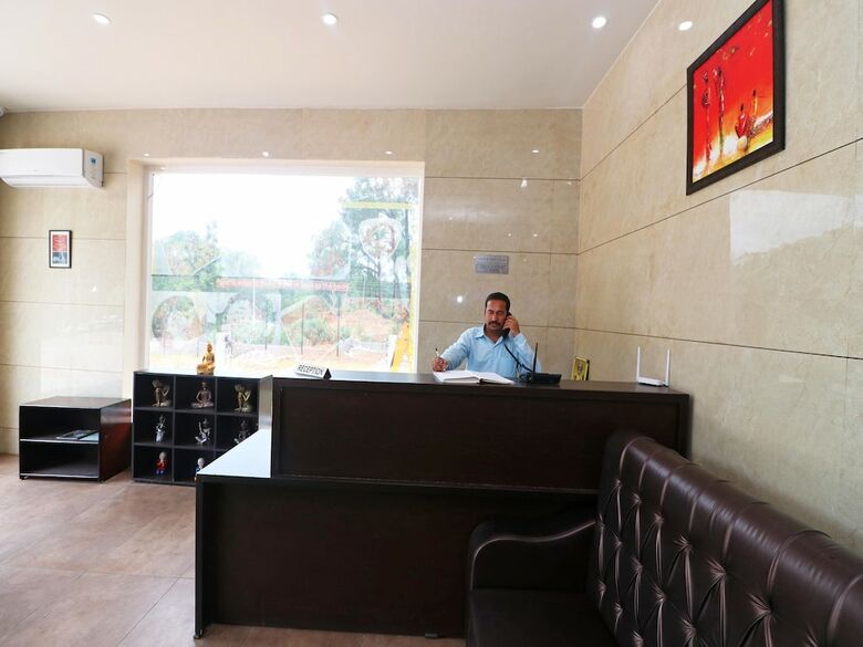 Hotel Oyo 44370 Vaikunth Resort