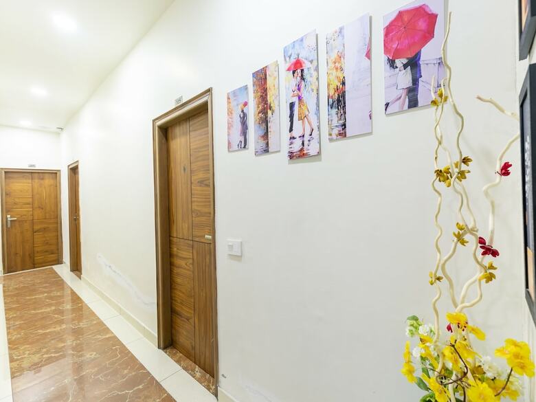 Oyo 42749 Hotel Crown