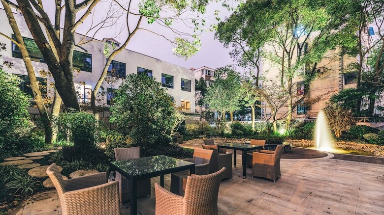 Atour Hotel Wanlong Heyuan