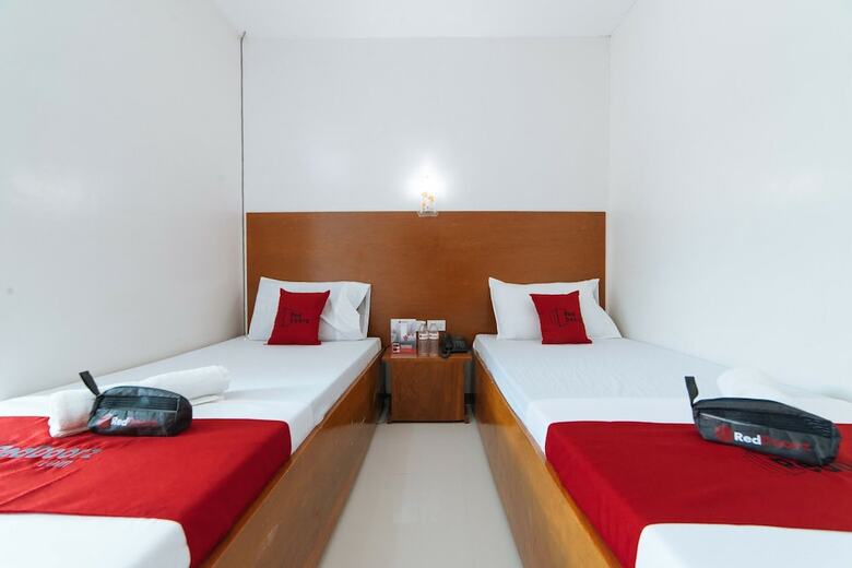 Hotel Reddoorz @ Old Buswang Road