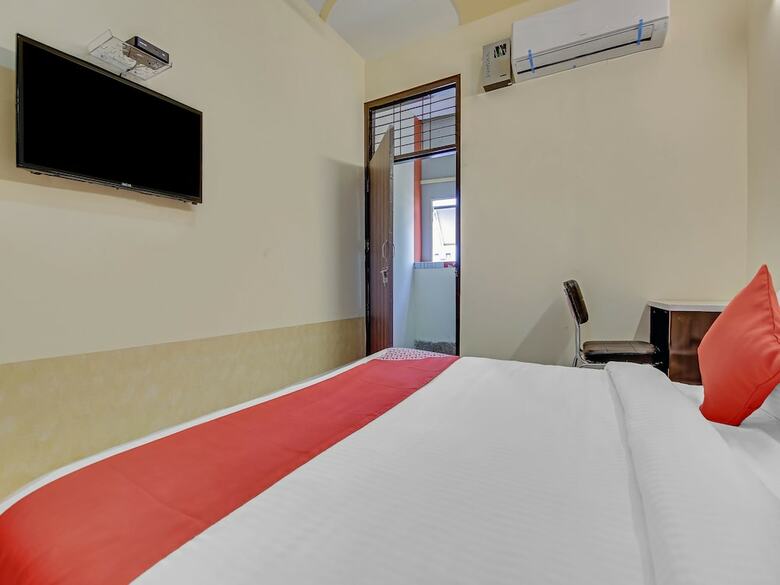Oyo Flagship 39564 Shiv Hotel