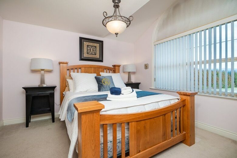 Cedar Manor Bed And Breakfast