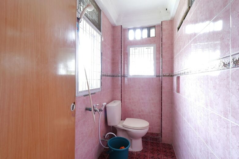 Hotel Waroeng Transit & Depary Homestay