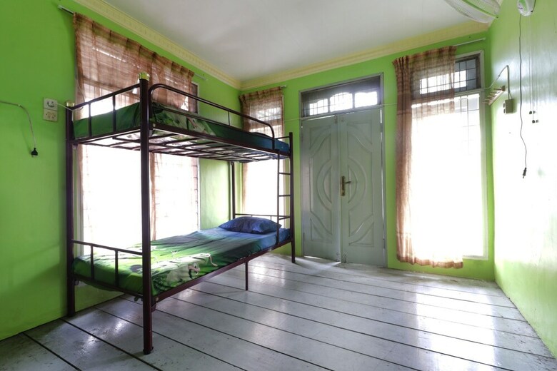 Hotel Waroeng Transit & Depary Homestay