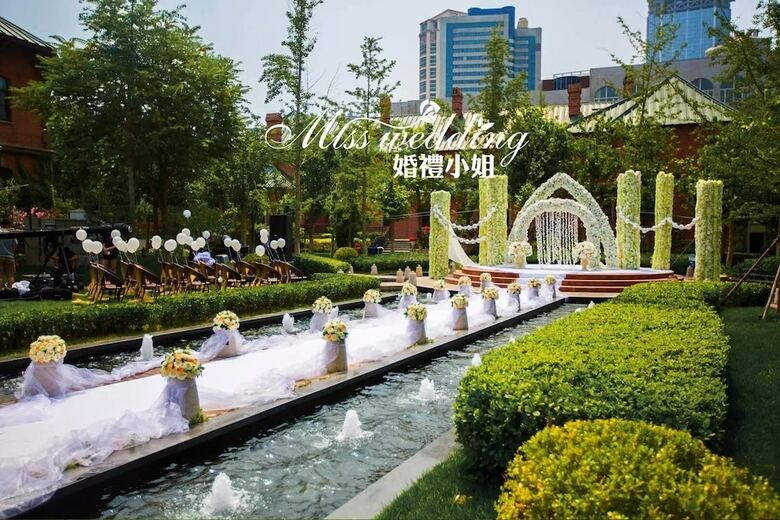 Railway 1896 Garden Hotel