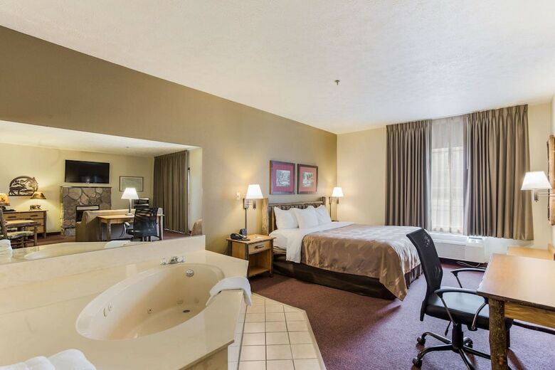 Hotel Quality Inn & Suites