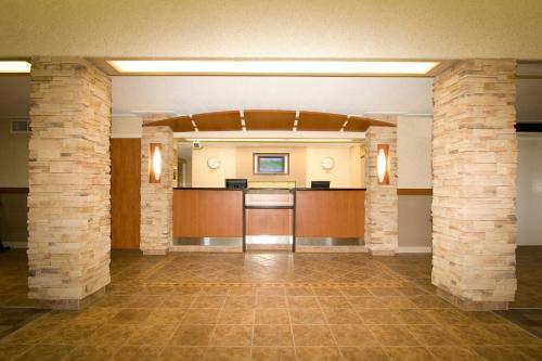 Hotel Woodlands Inn & Suites