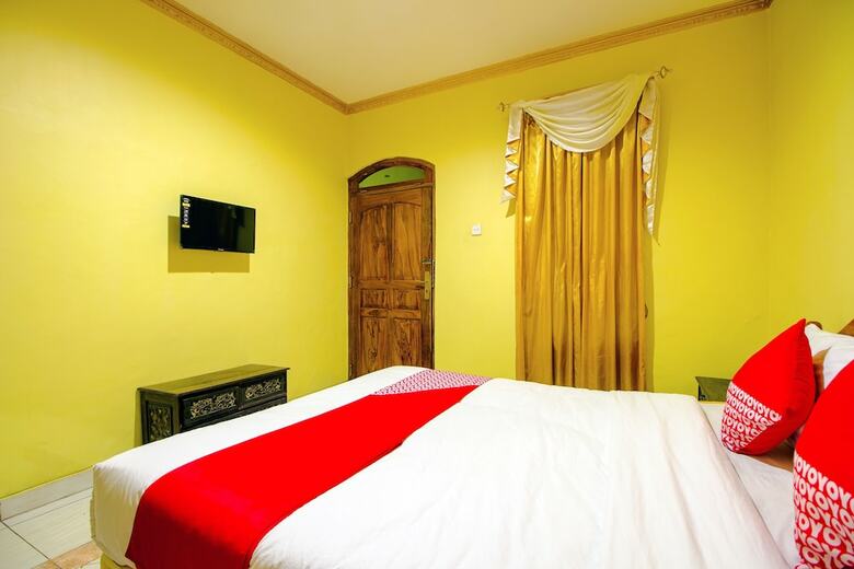 Hostal Oyo 1770 Hotel Mawar Saron 2