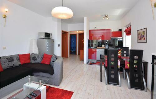 Two-bedroom Apartment In Sveta Nedjelja
