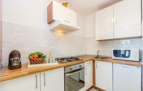 Four-bedroom Holiday Home In Pinezici