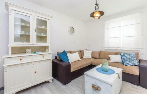 Four-bedroom Holiday Home In Pinezici