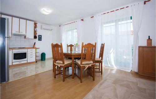 Three-bedroom Apartment In Pirovac