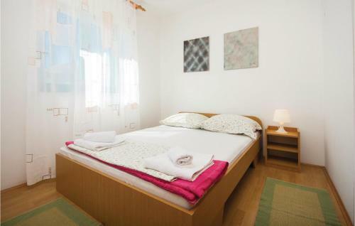Three-bedroom Apartment In Pirovac