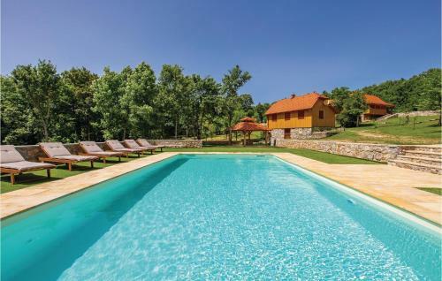 Two-bedroom Holiday Home In Perusic