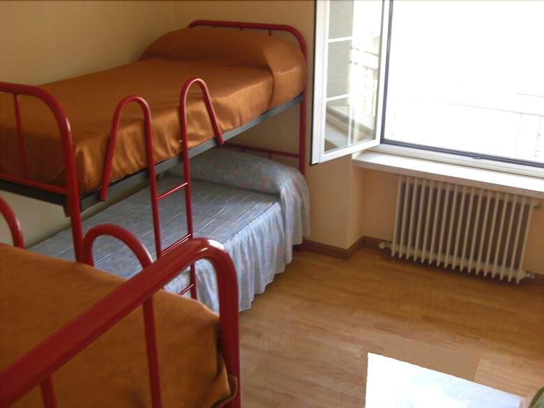 Hostal Albergue Agustina - Hostel