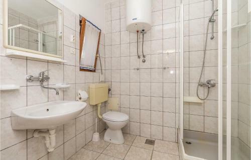Three-bedroom Holiday Home In Pag