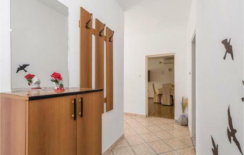 Three-bedroom Holiday Home In Pag