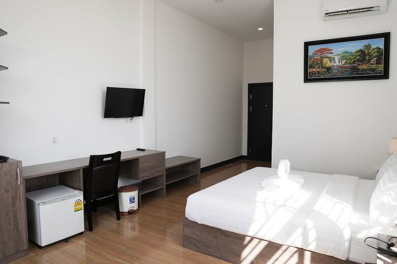 Apple Hotel Three