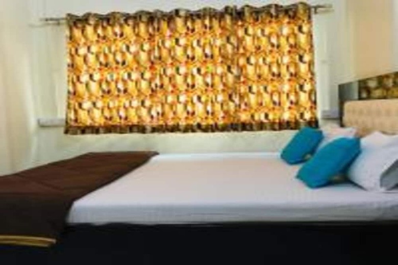 Hostal On The Ghat By Howdy Hostels
