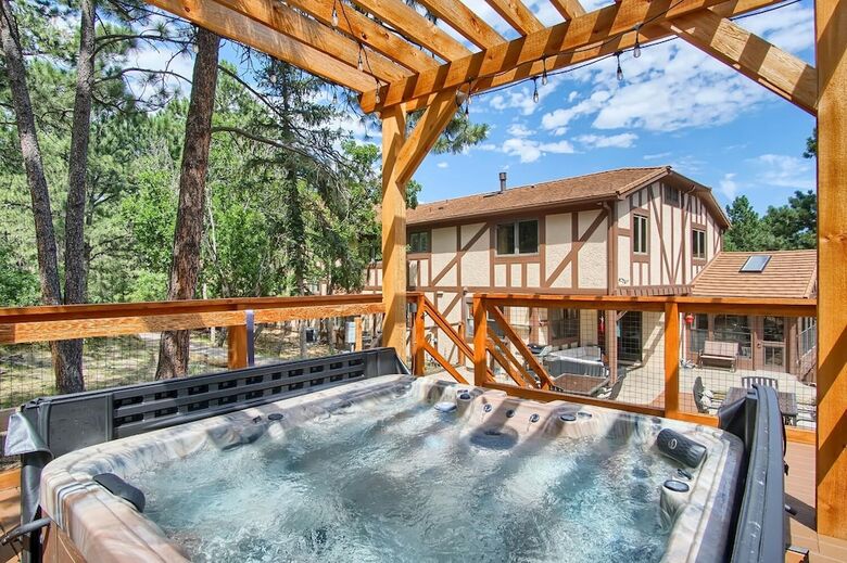 Villa 5br Poe Manor Entertain,hot Tub+has Everything!