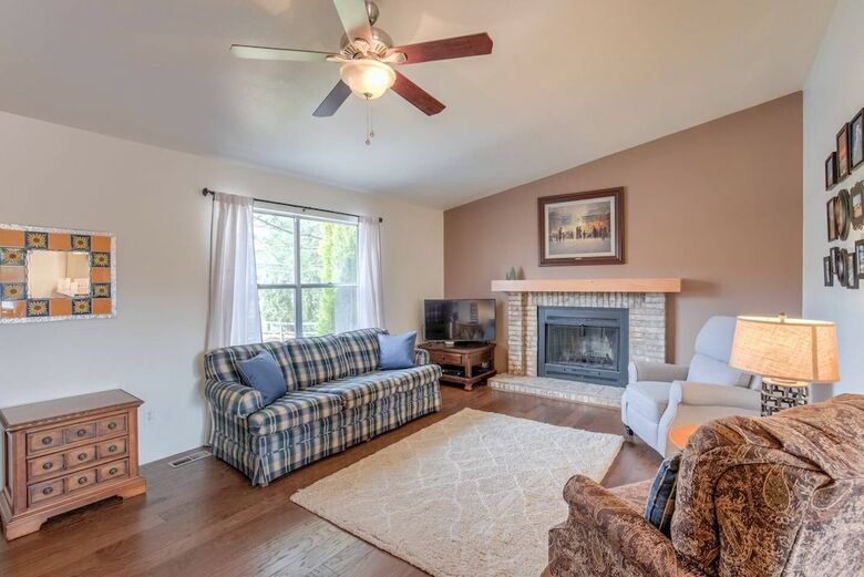3bdrm Value And Comfortcheyenne Mountain Suburbs!