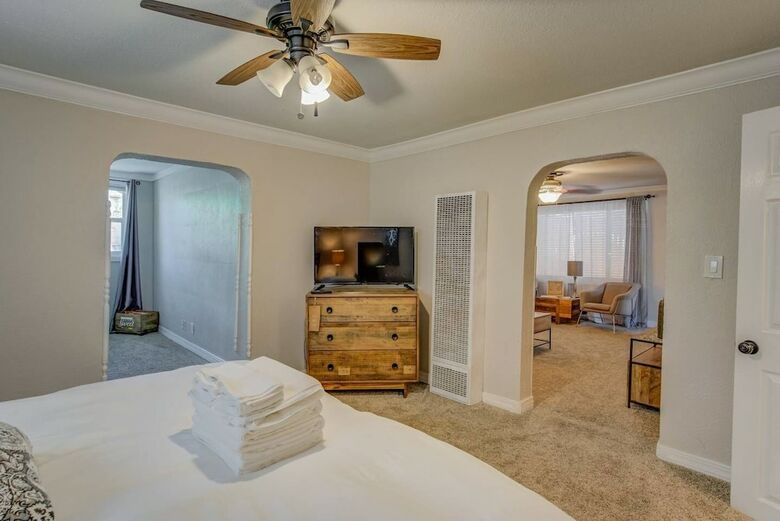 Villa 2 Bdolympic Trainingnear Parks, A Lake, Downtown