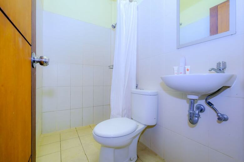 Hostal Oyo 1787 Sekardiyu Guesthouse
