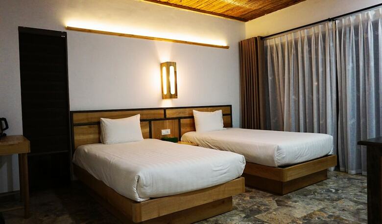 Hotel Ba Khan Village Resort