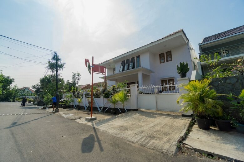 Hotel Oyo 1941 Aaa Residence Syariah