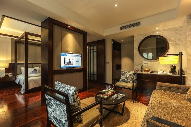 Hejing Chengshang Generations Hotel