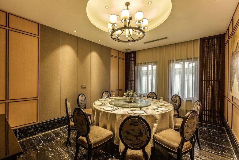 Hejing Chengshang Generations Hotel
