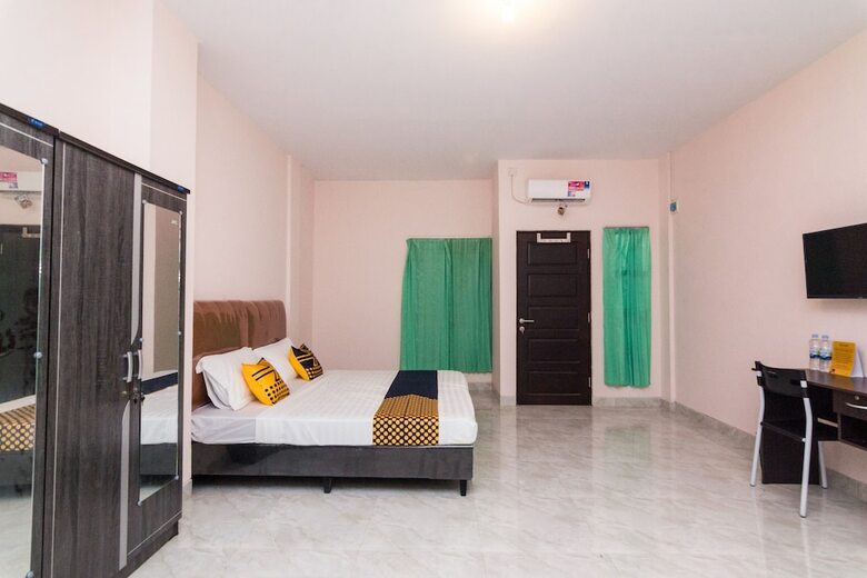 Hostal Oyo 1917 Mamora Homestay