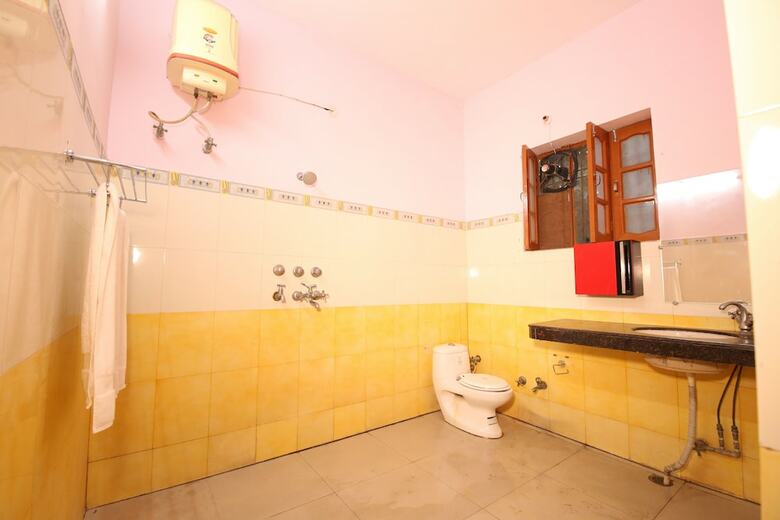 Hotel The Karnal Resort