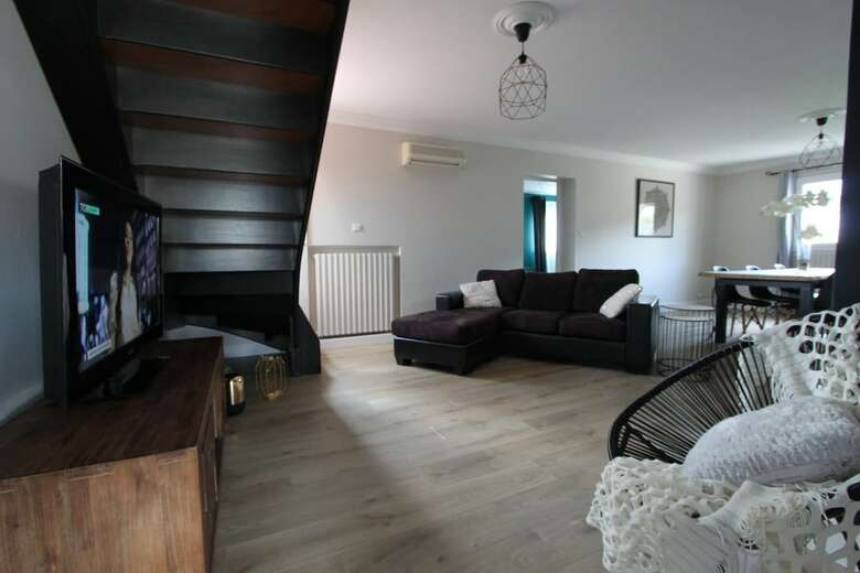 Apartement 120m With Garden In A Villa